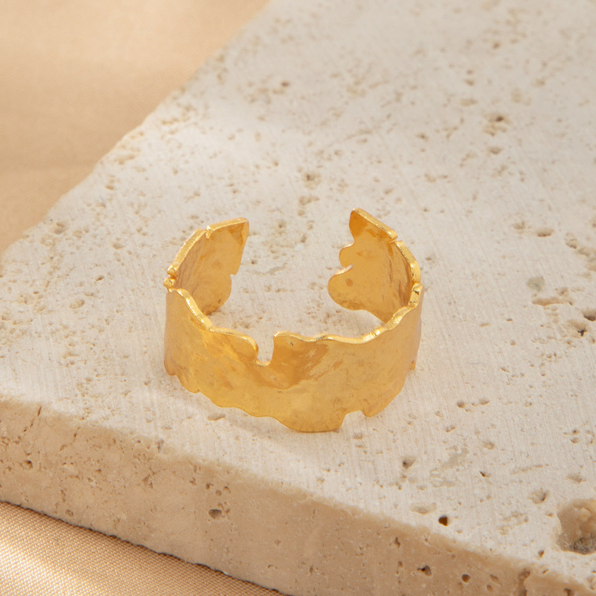 Damen Goldring mit einzigartiger Kantenstruktur Shop Nory
