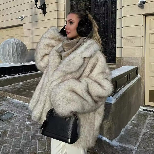 Damen Kurzblouson aus dichtem Kunstpelz mit großzügigem Schalkragen Shop Nory