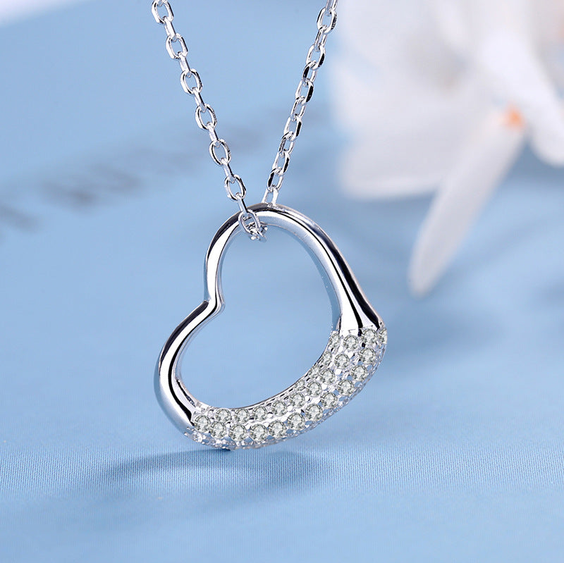 Damen Halskette mit elegantem Herzanhänger und funkelndem Zirkonbesatz Shop Nory
