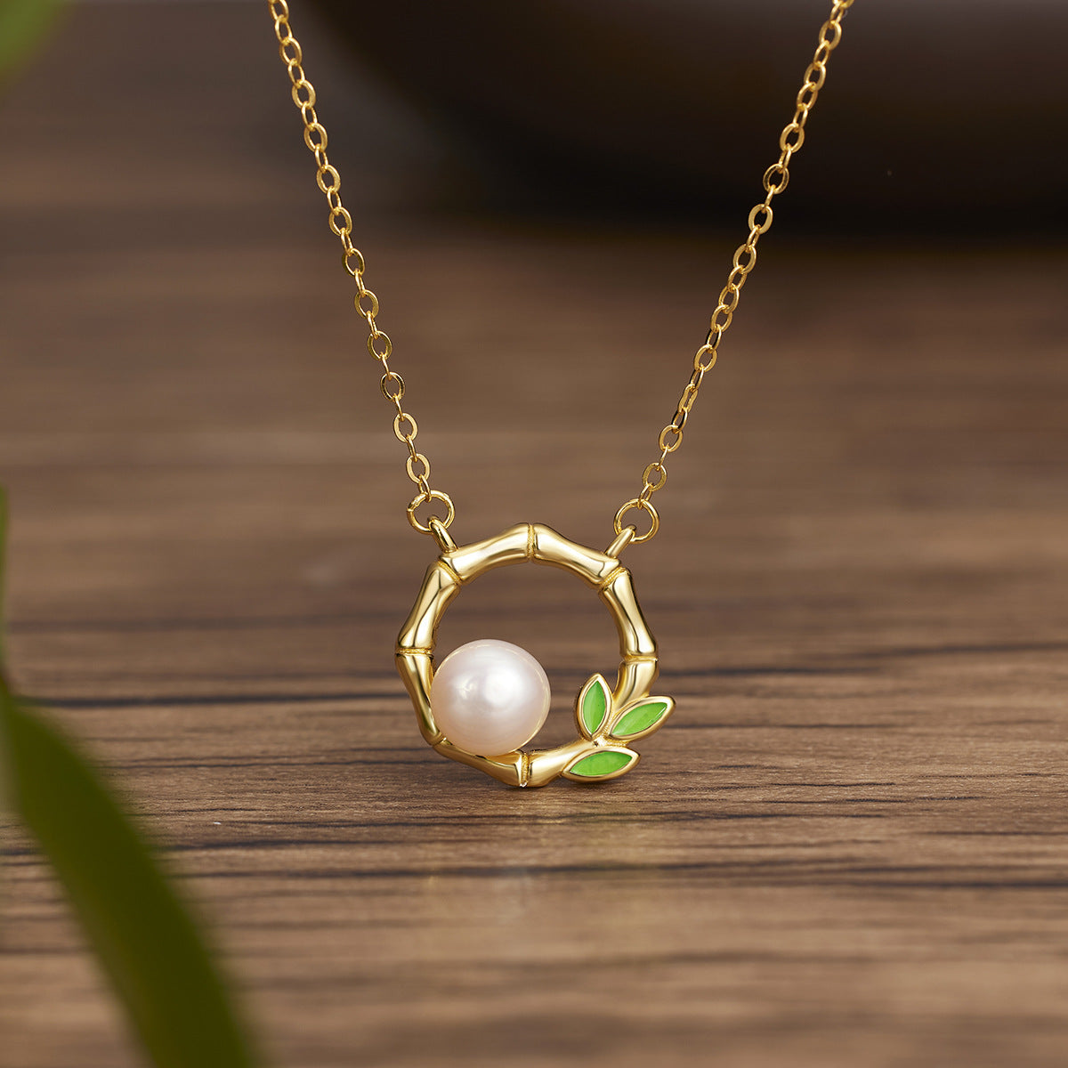 Damen Halskette mit kunstvollem Bambusdesign und Perlenanhänger Shop Nory