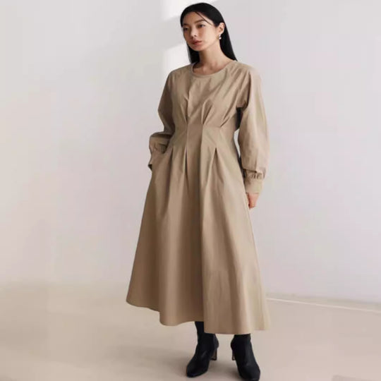 Damen Maxikleid mit Taillenabnähern, Rundhalsausschnitt und voluminösen Manschetten Shop Nory