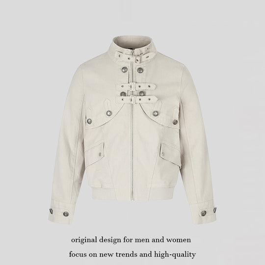 Damen Kurz geschnittene taillierte Bomberjacke mit Stehkragen, Zierschnallen und Pattentaschen Shop Nory