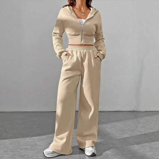 Damen nan kurzes Kapuzen-Sweatshirt mit Reißverschluss und weite High-Waist Jogginghose Shop Nory