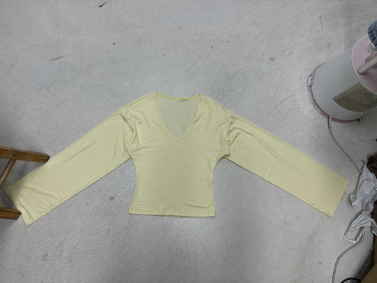 Damen nan tailliertes Langarm-Cropped-Shirt mit V‑Ausschnitt, überschnittener Schulter und soften Jersey-Qualität Shop Nory