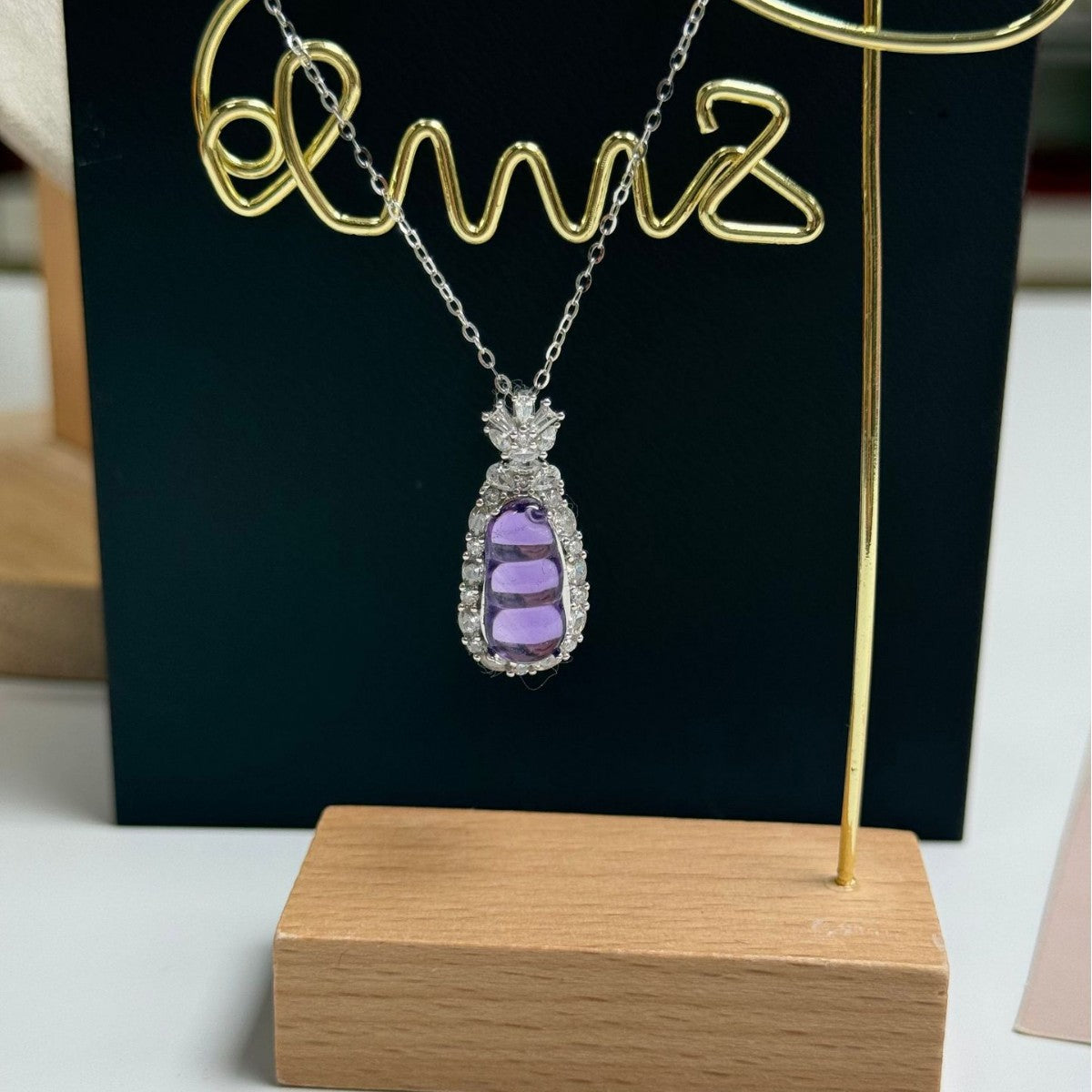 Damen Halskette mit eleganten tropfenförmigen Anhänger und funkelnden Zirkonia Shop Nory
