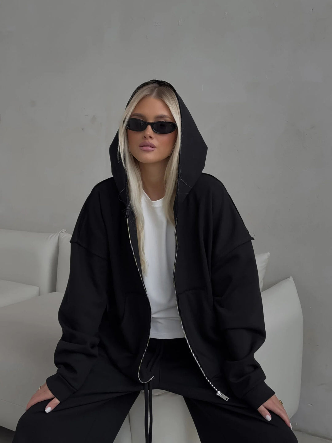 Damen oversized kurz geschnittener Kapuzenpullover und hochtaillierte Jogginghose Set aus Bio-Baumwollfleece Shop Nory