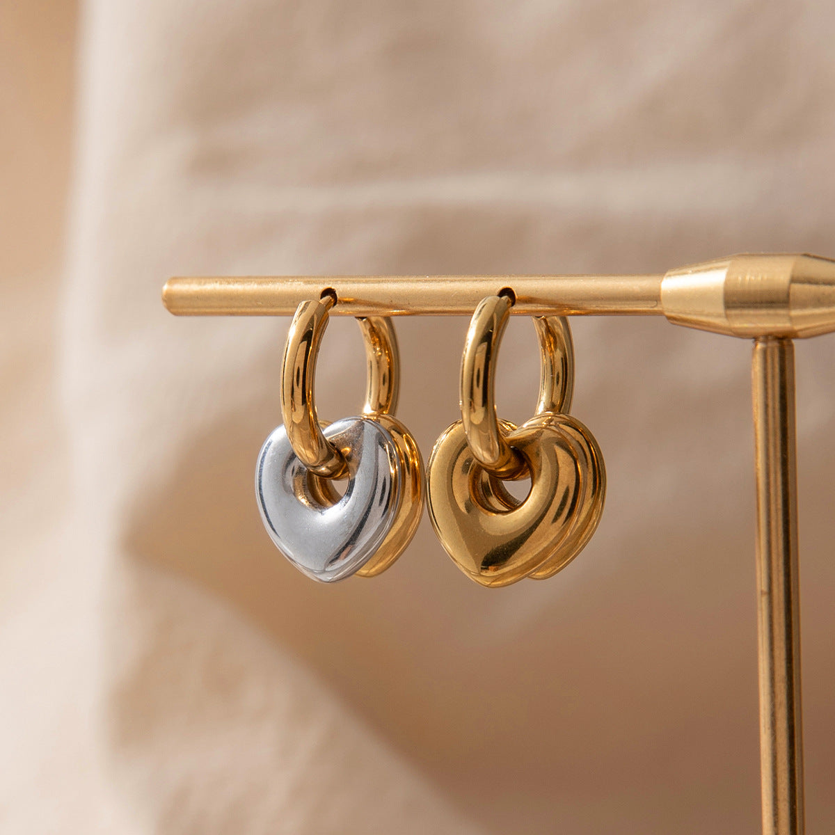 Damen Ohrhänger im eleganten Herzdesign aus hypoallergenem Edelstahl Shop Nory