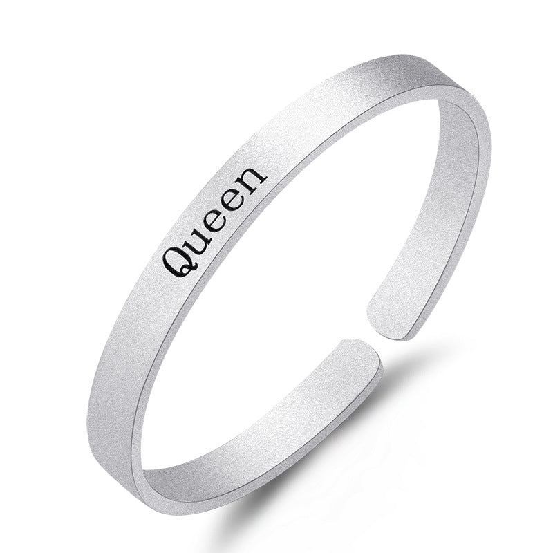Damen Offenes Armband mit graviertem Schriftzug Shop Nory