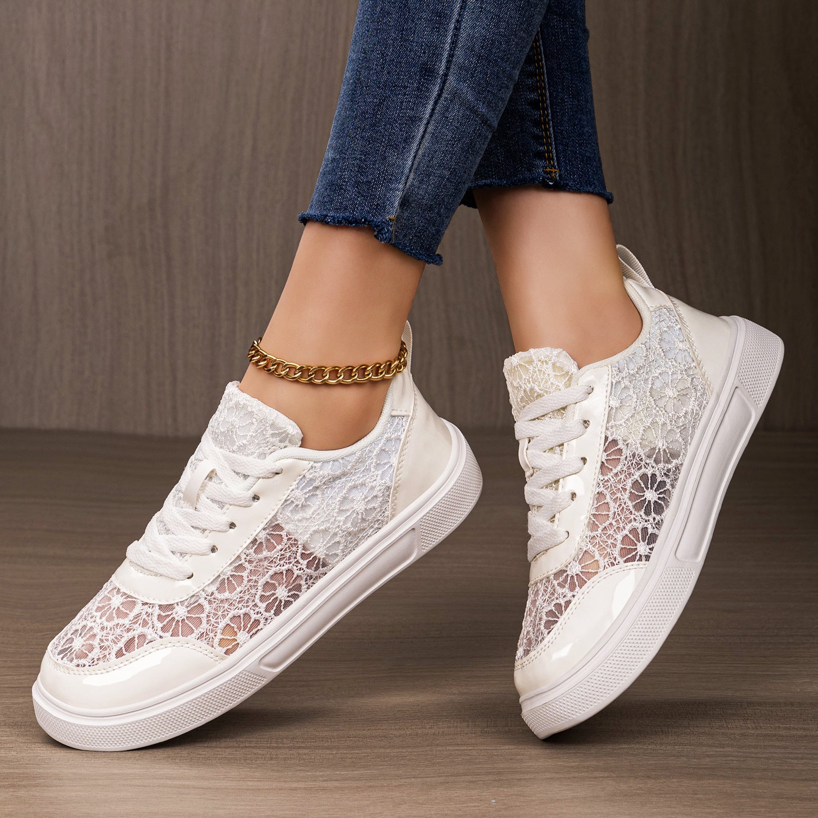 Damen Sneakers mit filigraner Spitzenoptik und dämpfender Sohle