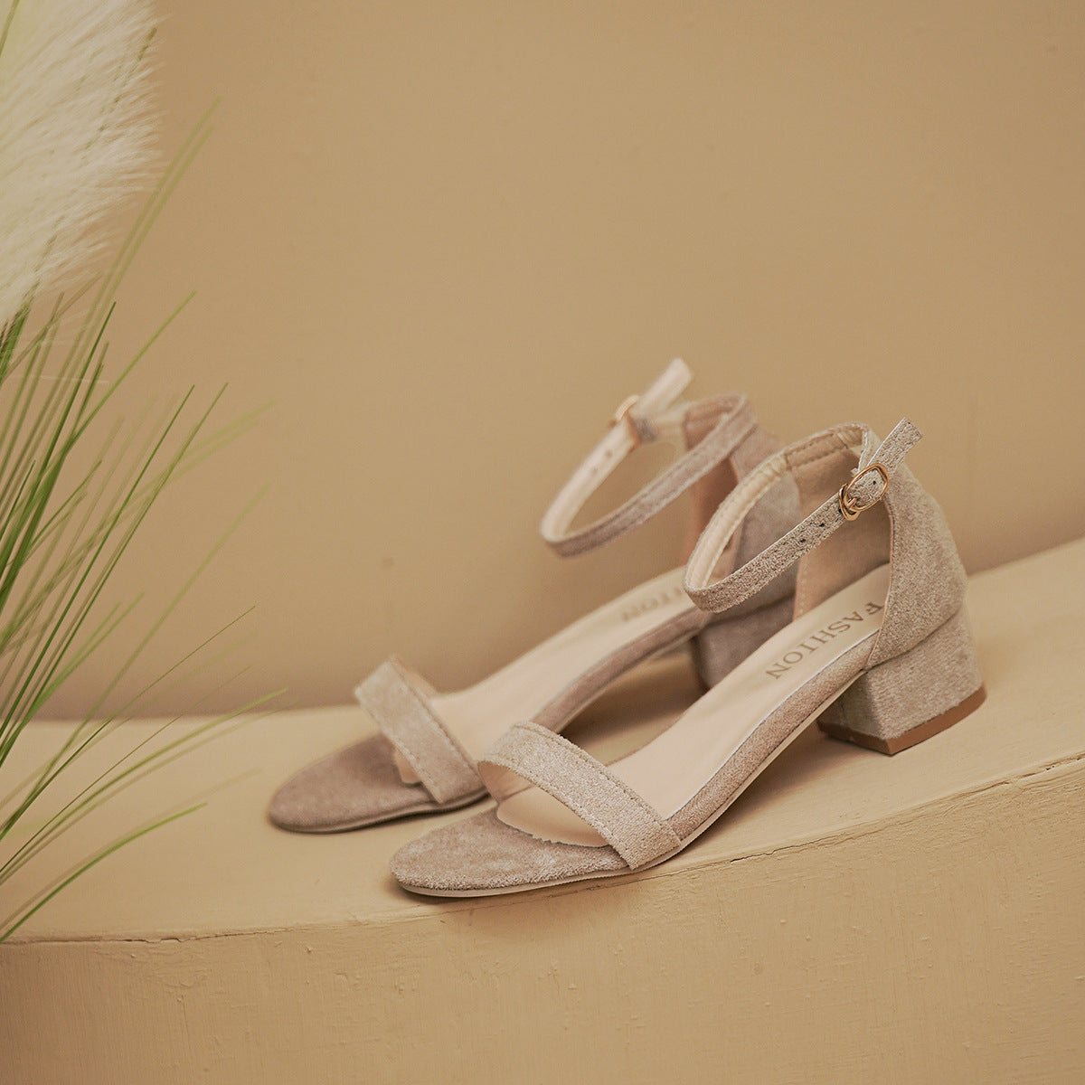 Damen Sandalen mit elegantem Riemendesign und komfortablem Blockabsatz