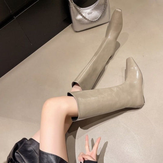 Damen Midi‑Stiefeletten mit spitzer Zehenform, Veloursleder‑Optik und schlankem Keilabsatz Shop Nory