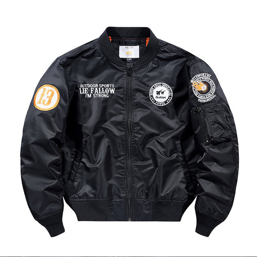 Herren leichte Piloten-Bomberjacke mit Badge‑Applikationen, Ärmeltasche und gerippten Bündchen Shop Nory