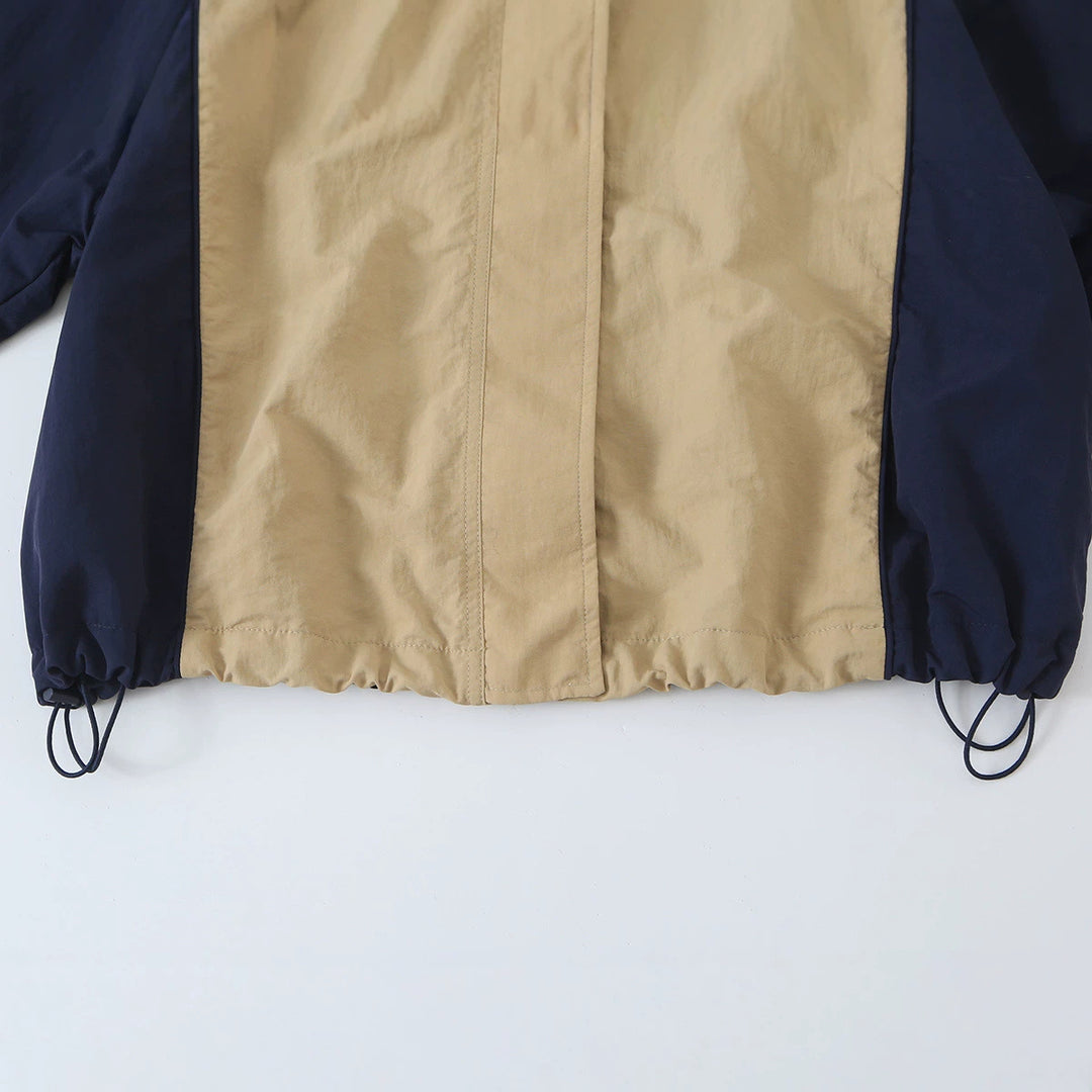 Damen Leichte Cropped-Übergangsjacke mit Funnelkragen, Kontrast-Einsätzen und Tunnelzug Shop Nory