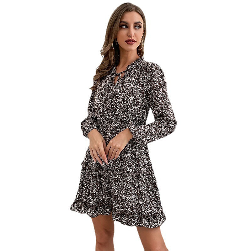 Damen Georgette-Stufenkleid mit Rüschenkragen, V-Ausschnitt und taillierter Silhouette Shop Nory