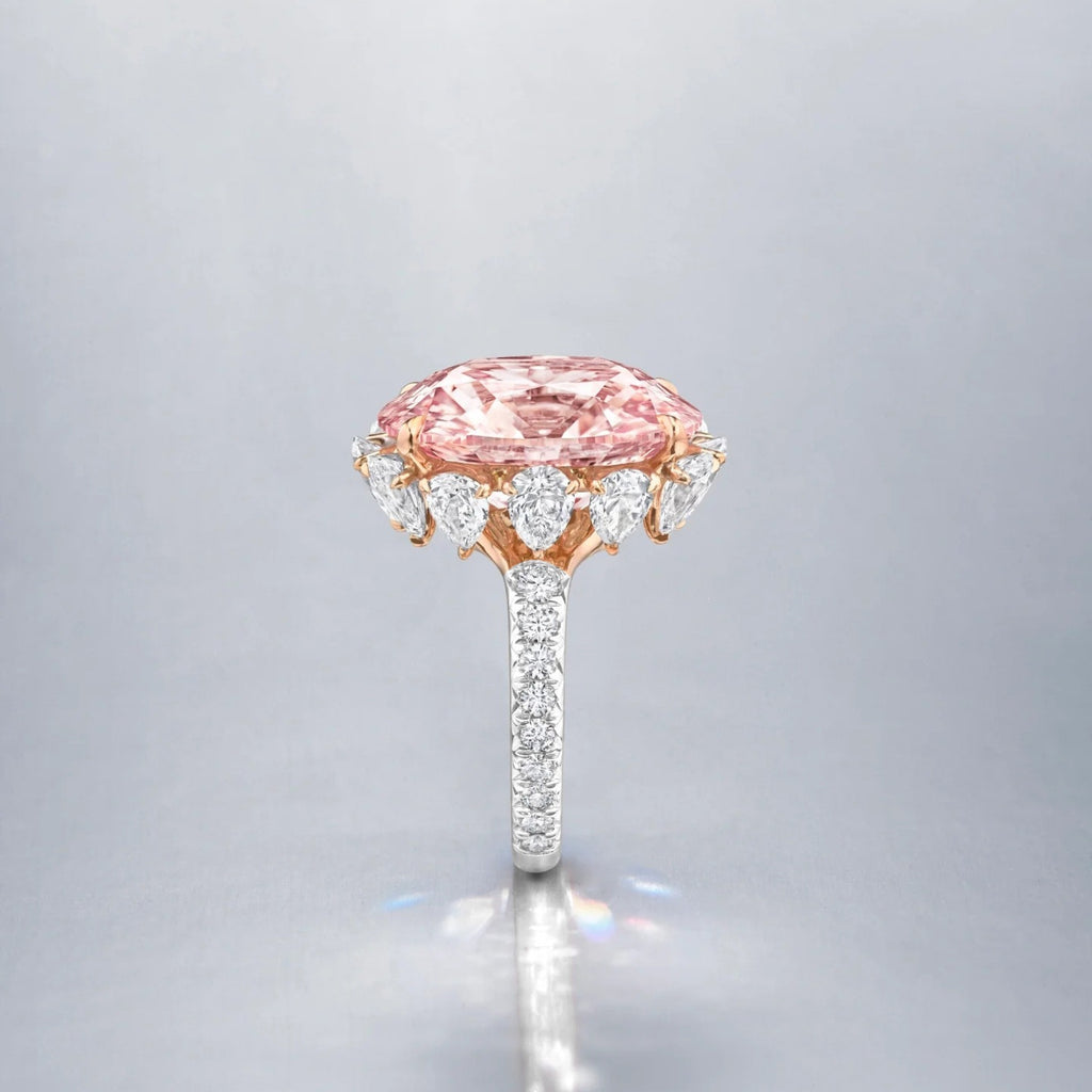 Damen Luxus-Ring mit extravagantem ovalen Edelstein und kunstvollen Zirkonia-Verzierungen Shop Nory