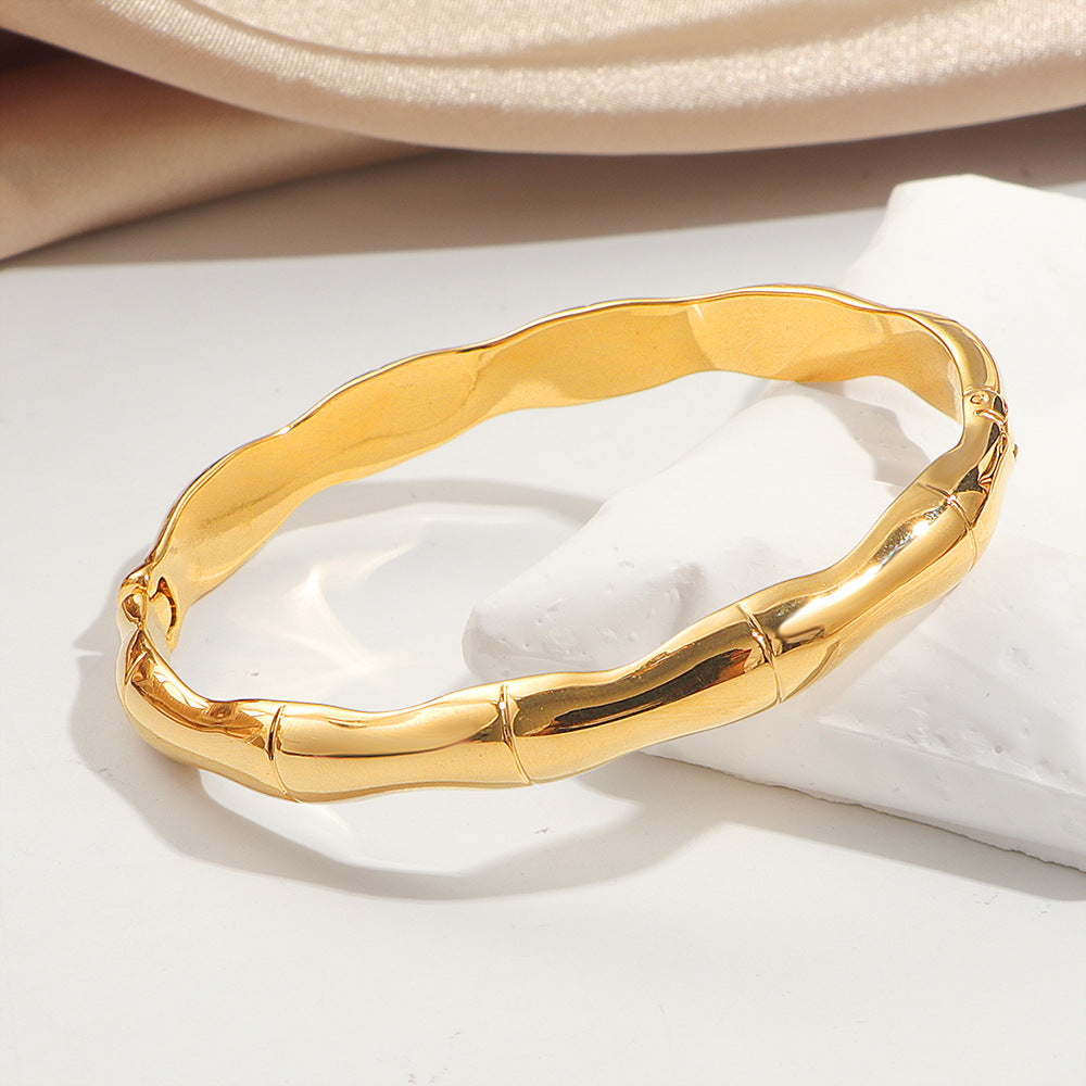 Frauen Sculptural Gold Armreif Shop Nory