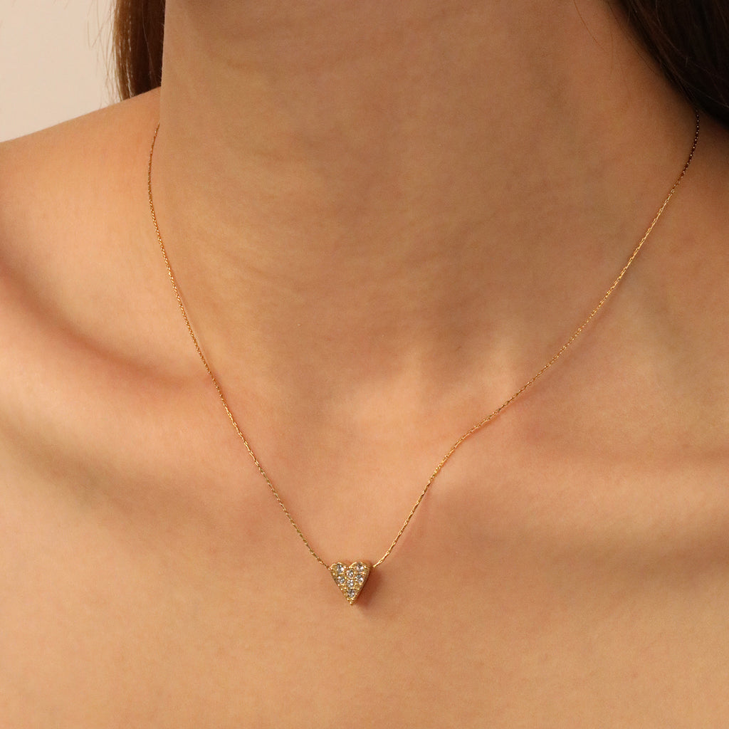 Damen Halskette mit funkelndem Hufeisen-Anhänger und eleganter Kettenstruktur Shop Nory
