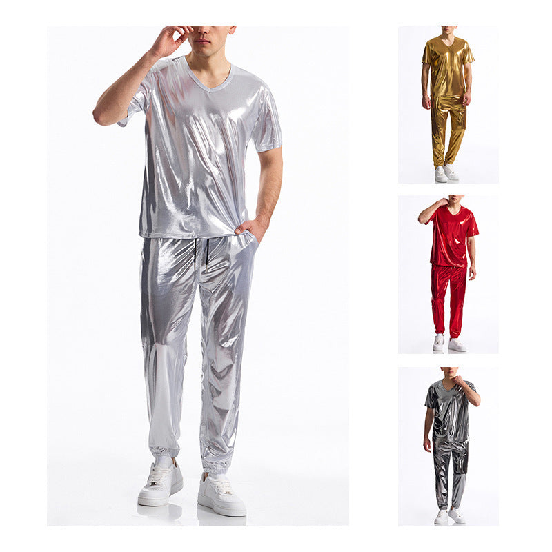 Herren Sportliches Set aus glänzendem Material mit V-Ausschnitt