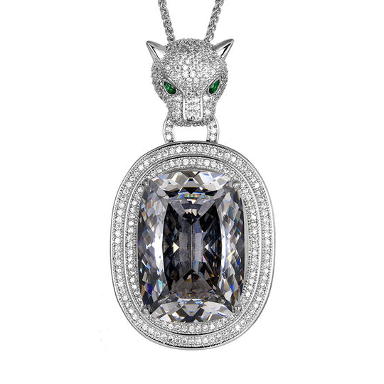 Luxuriöse Panther-Anhänger-Aussagekette mit Pavé aus kubischem Zirkonia und Smaragd-Augenakzenten