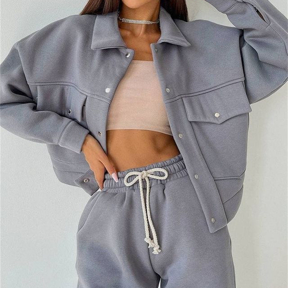 Damen sportliches Freizeit-Set mit trendiger Jacke und bequemen Jogginghosen