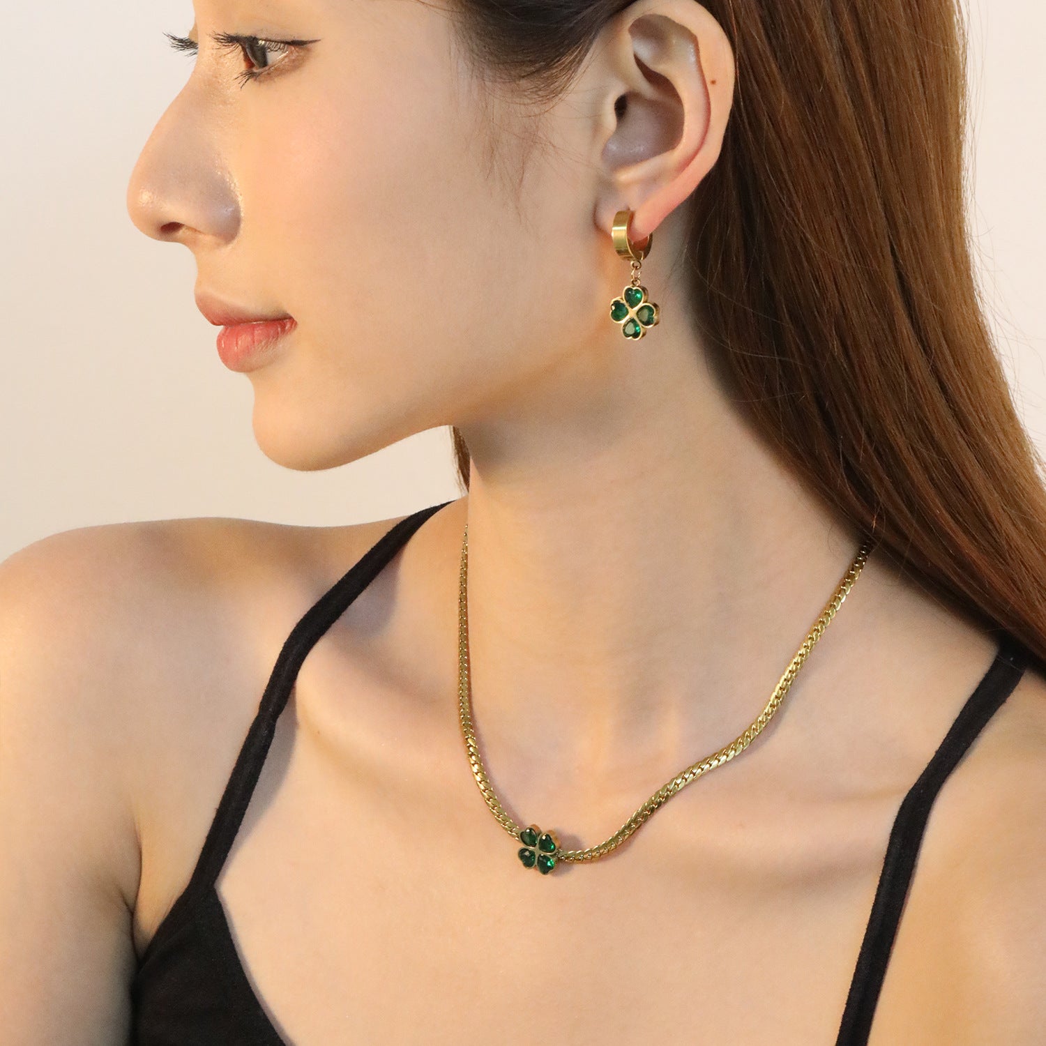 Damen Schmuckset mit vierblättrigem Kleeblatt-Anhänger und eleganten Ohrsteckern Shop Nory