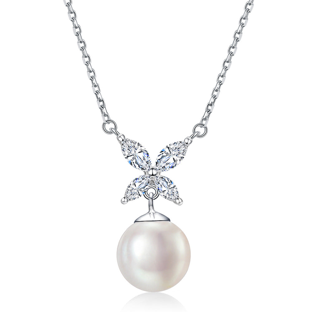 Damen Halskette mit herzförmigem Kronen-Anhänger und funkelndem Zirkonia-Besatz Shop Nory