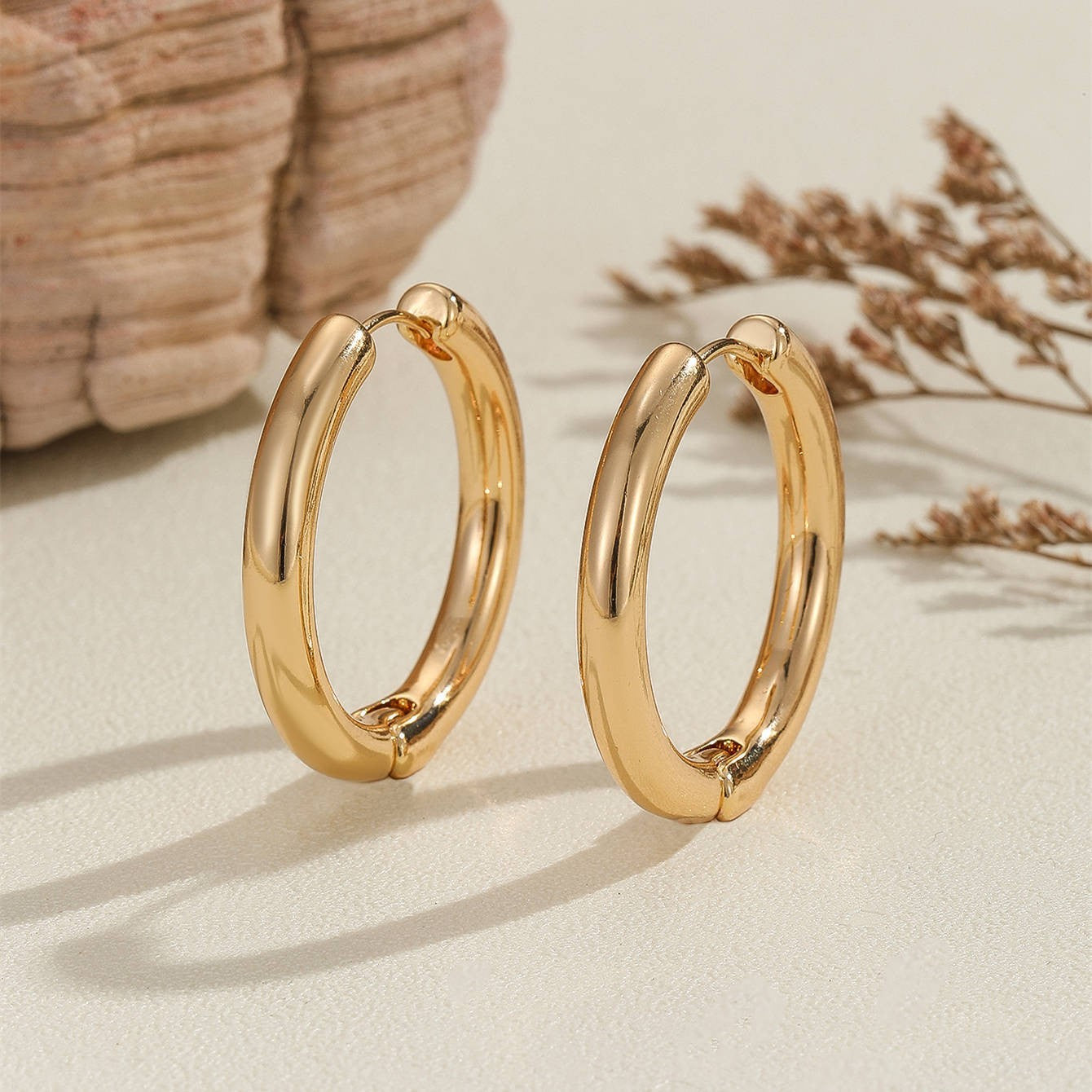 Damen Creolen mit modernem, geschwungenem Design Shop Nory
