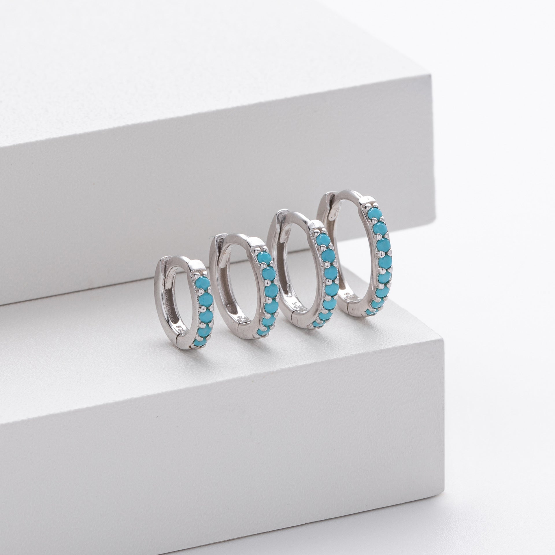 Damen Creolen mit funkelnden Zirkonsteinen aus hochwertigem 925 Sterling Silber Shop Nory