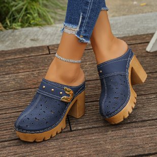 Damen Plateau-Mules mit grober Profilsohle, mittelhohem Blockabsatz und Zierschnalle Shop Nory