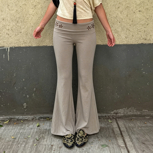 Damen nan Yogahose Flared mit Umschlagbund, komfortable Bootcut-Passform und Laser-Cut Blütendetail Shop Nory