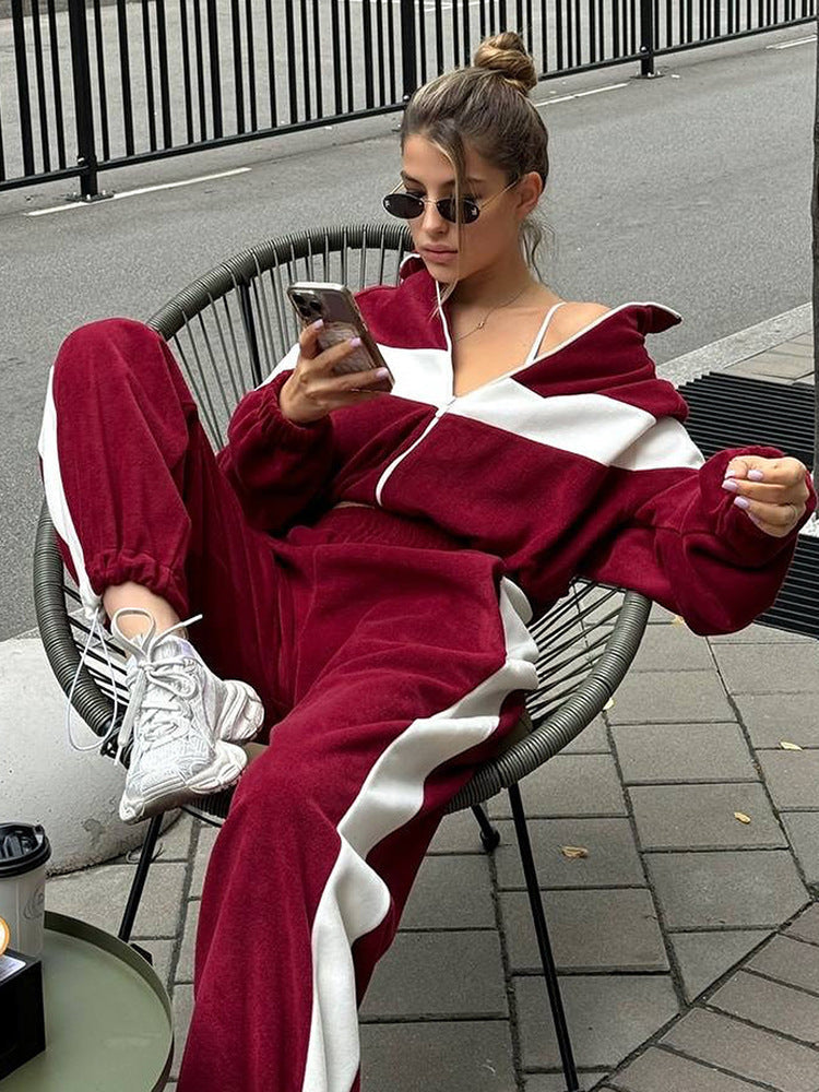 Damen sportliches Fleece-Set mit Reißverschluss und kontrastierenden Seiteneinsätzen