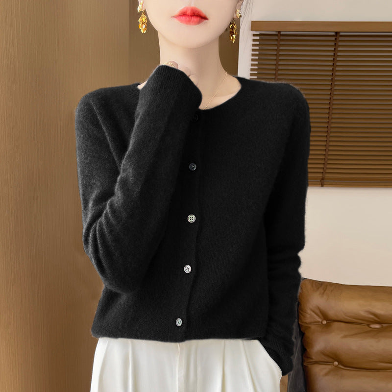 Damen Kurzgeschnittener Feinstrick-Cardigan mit Rundhalsausschnitt und schimmernder Knopfleiste Shop Nory