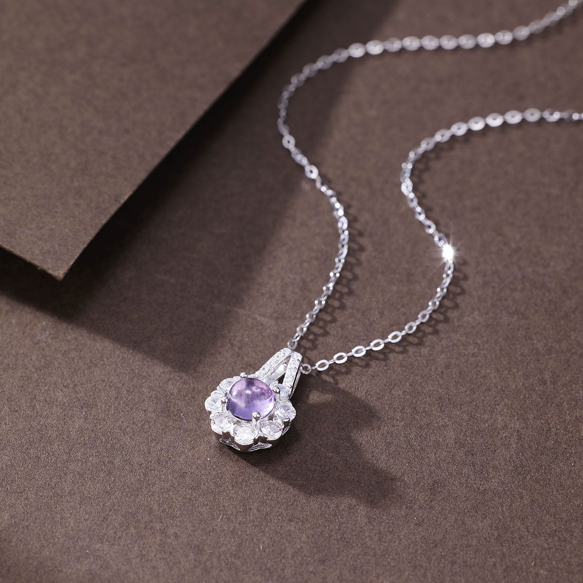 Damen elegante Halskette mit floralem Anhänger aus hochwertigem Amethyst und Zirkonia-Verzierungen Shop Nory