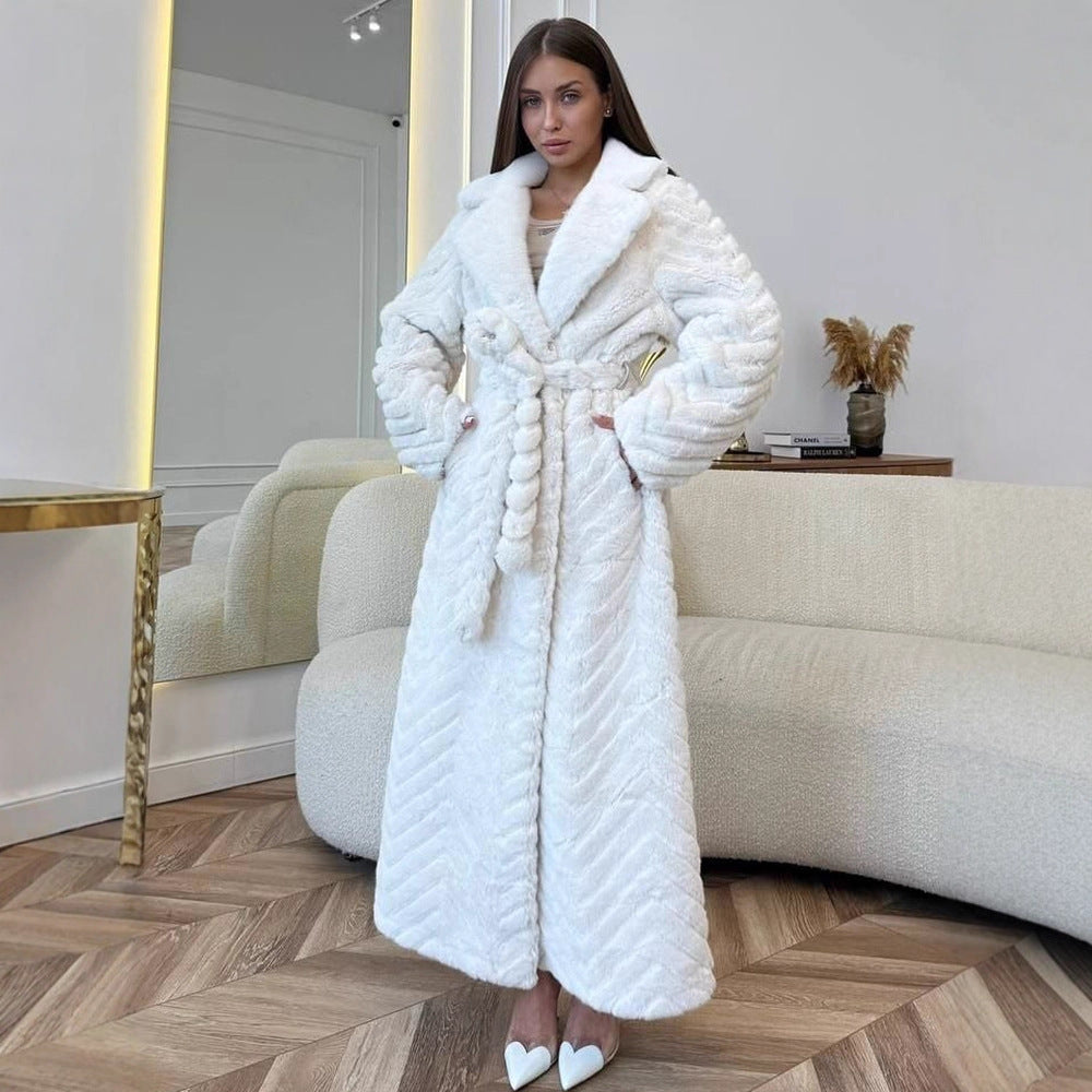 Damen Maxi-Kunstfellmantel mit Kapuze und Chevron-Steppung Shop Nory
