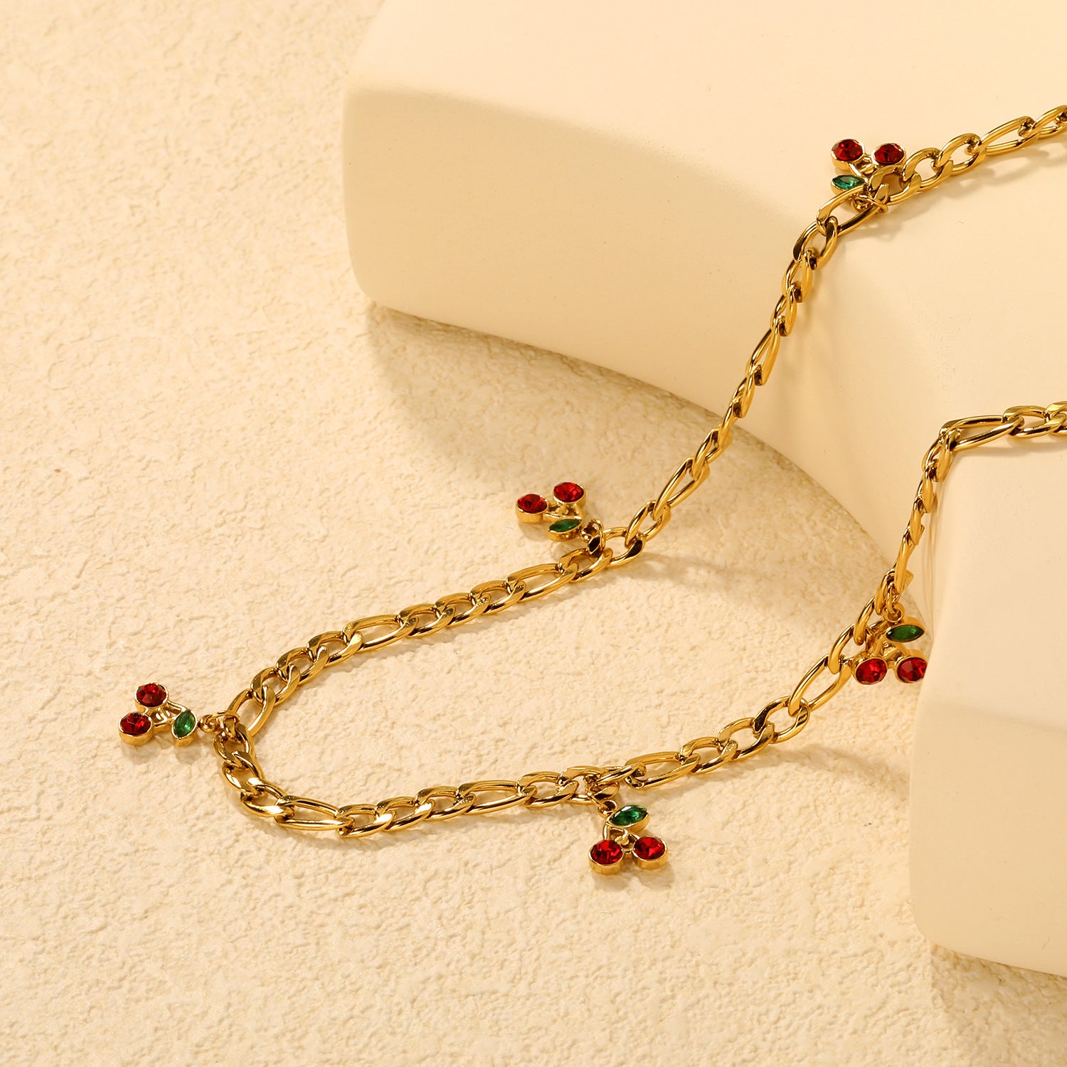 Damen Armband mit charmanten Kirsch-Anhängern und eleganter Gliederkette Shop Nory