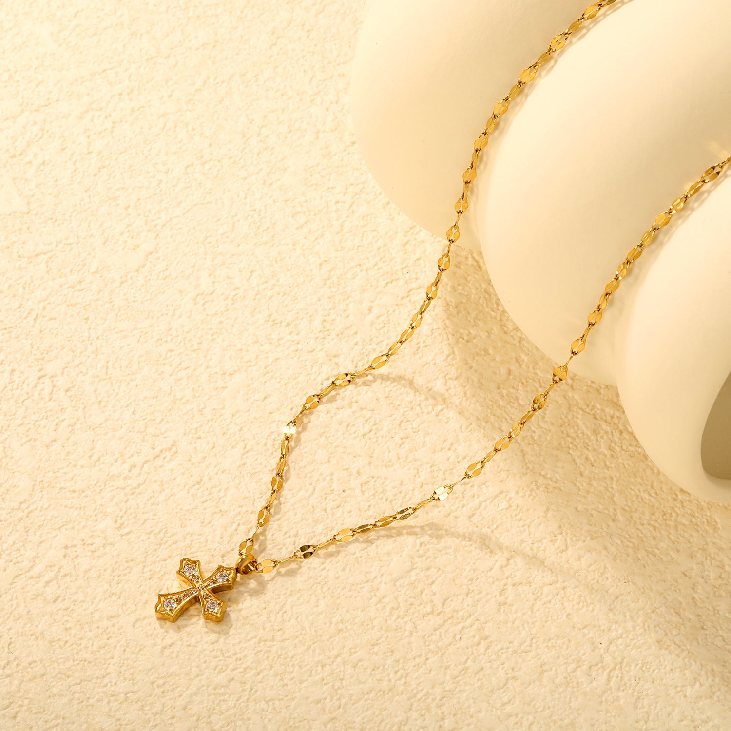 Damen Halskette mit Kreuz-Anhänger und funkelnden Zirkonia Shop Nory
