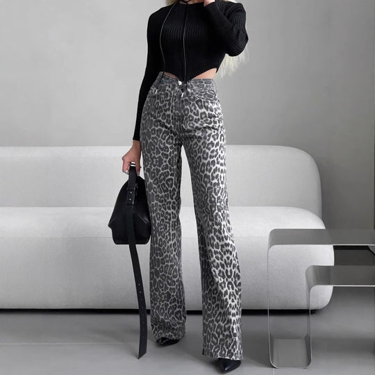 Damen Highwaist Schlagjeans mit dezenter Leo-Print, weitem Bein und rohem Saum Shop Nory