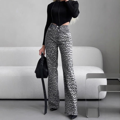 Damen Highwaist Schlagjeans mit dezenter Leo-Print, weitem Bein und rohem Saum Shop Nory