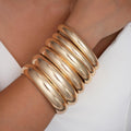 Damen Armband-Set mit elegantem, geschwungenem Design und luxuriösen Akzenten Shop Nory