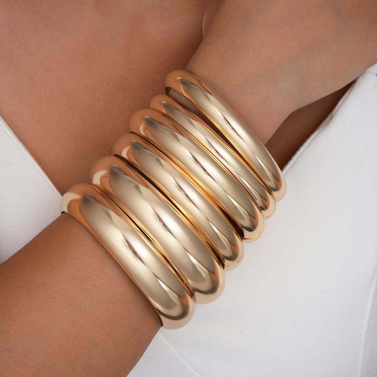 Damen Armband-Set mit elegantem, geschwungenem Design und luxuriösen Akzenten Shop Nory