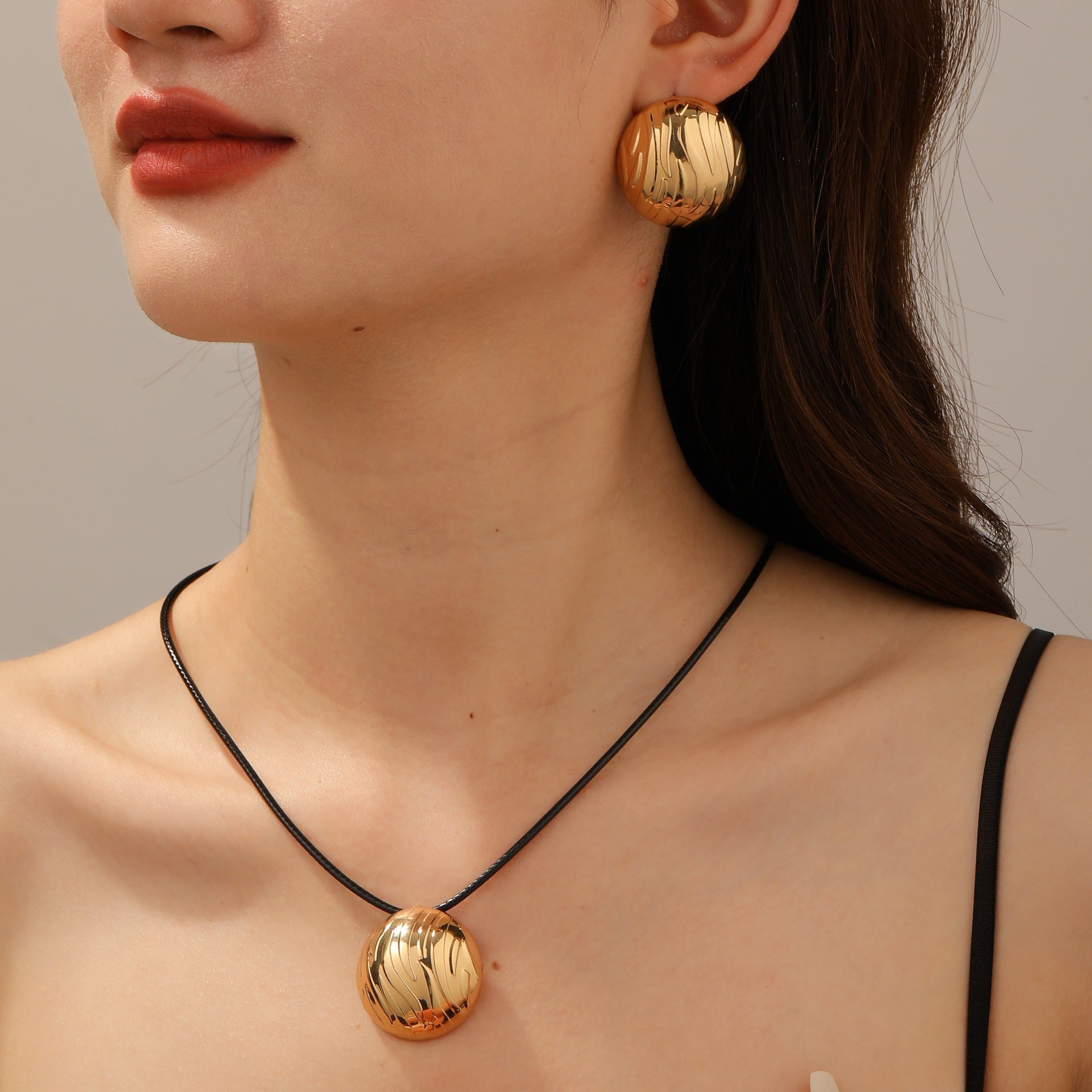 Damen Schmuckset mit kunstvollem, geschwungenem Design Shop Nory