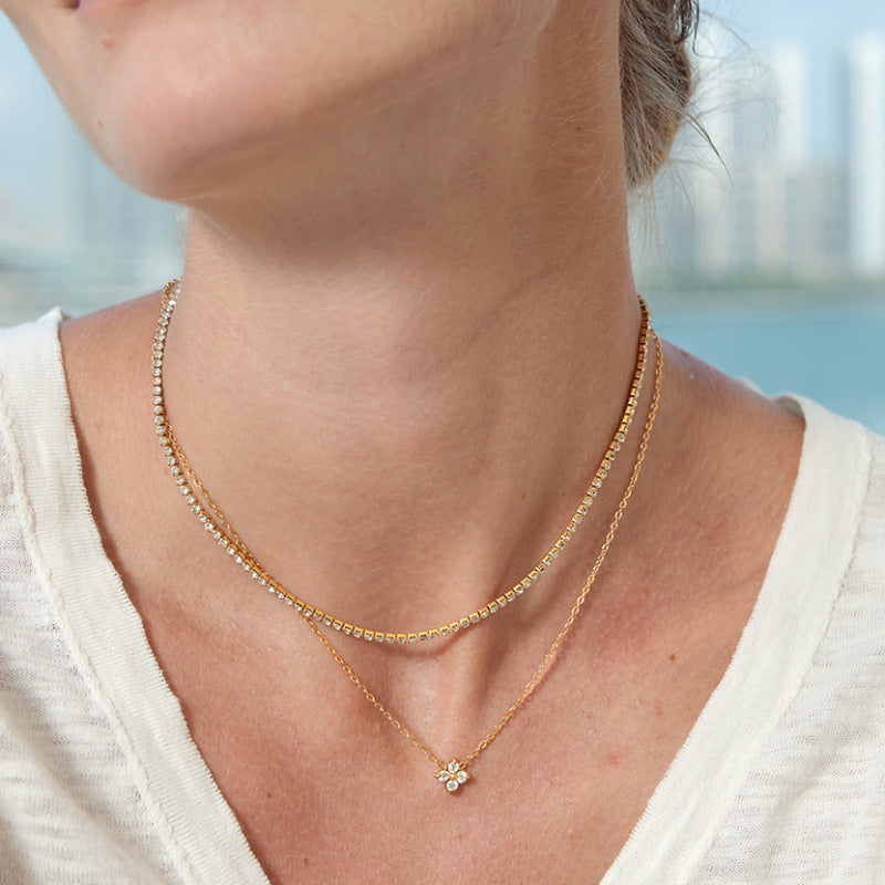 Damen Halskette mit funkelndem Zirkonia-Anhänger aus hypoallergenem Edelstahl Shop Nory