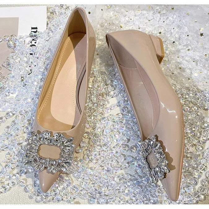 Damen Spitz zulaufende Lack‑Flats mit geschliffener Kristallschließe Shop Nory
