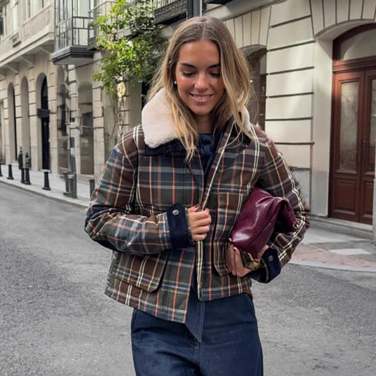 Damen Kurzblouson im Karomuster mit wattierter Fütterung und Teddykragen Shop Nory