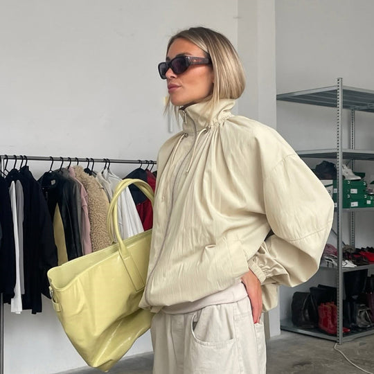 Damen Oversize Windjacke mit hohem Stehkragen, Tunnelzug-Schulterpasse und Ballonärmeln Shop Nory