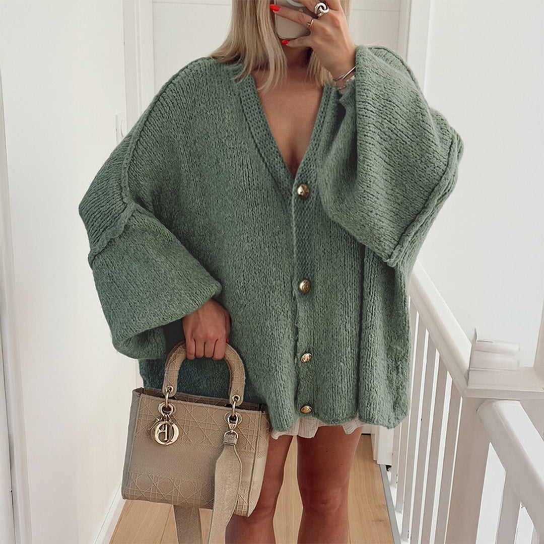 Damen nan Bouclé-Oversize-Cardigan mit tiefem V-Ausschnitt, Kimonoärmeln und goldenen Zierknöpfen Shop Nory