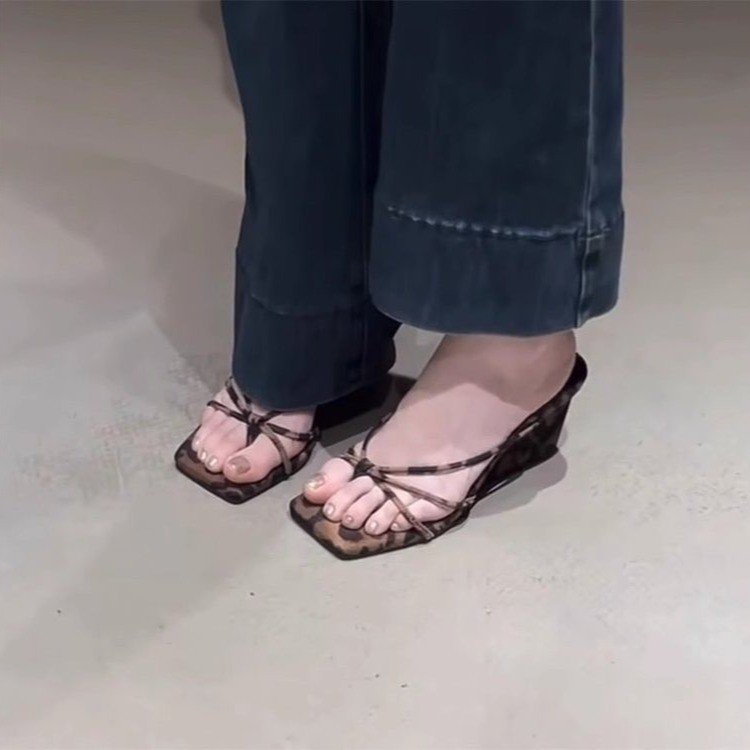 Damen Wedgesandalen mit elegantem Riemchen-Design und bequemer Innensohle Shopnory