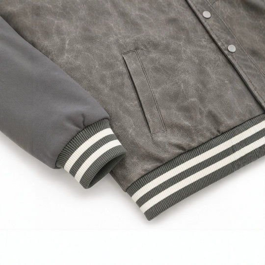 Herren Varsity-Bomberjacke im College-Stil aus Lederimitat mit Applikationen Shop Nory