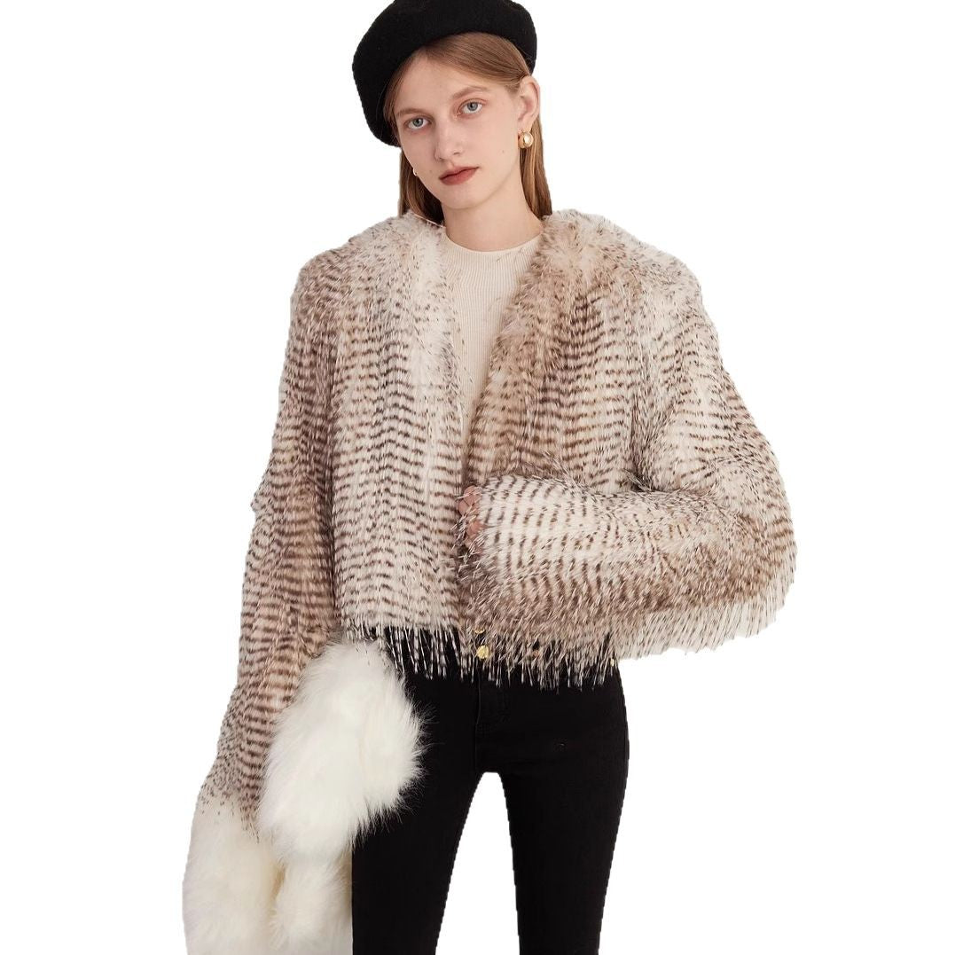 Damen Kurzer Plüsch‑Bolero mit gestreifter Federnoptik und kastiger Silhouette Shop Nory