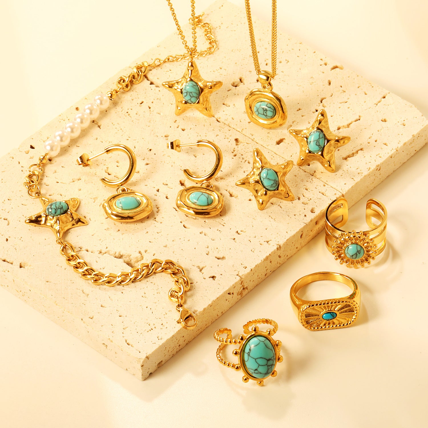 Damen Halskette mit goldplattiertem Anhänger und türkisfarbenem Stein Shop Nory